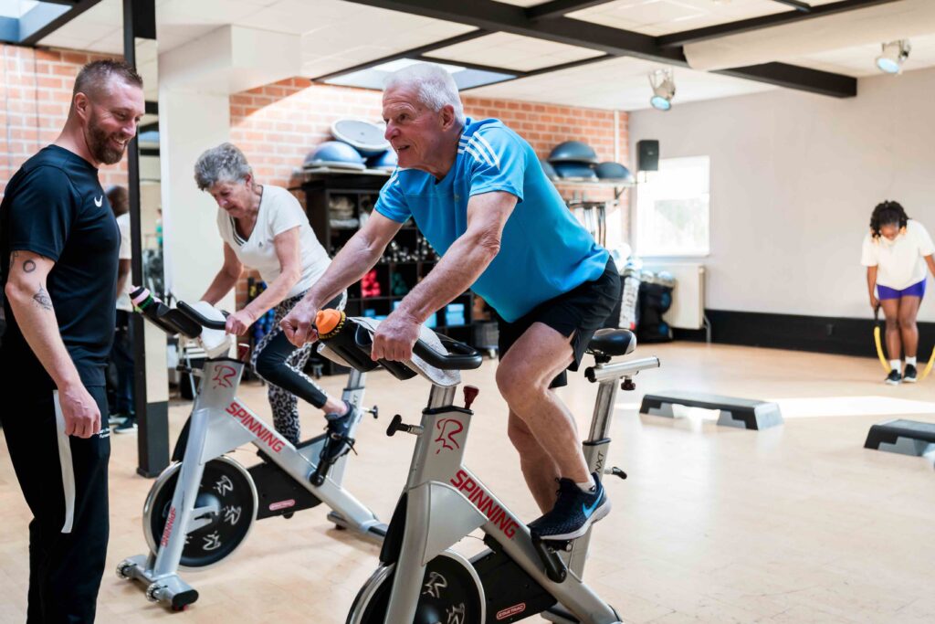 Samen fietsen bij Squash & Fitness Purmerend