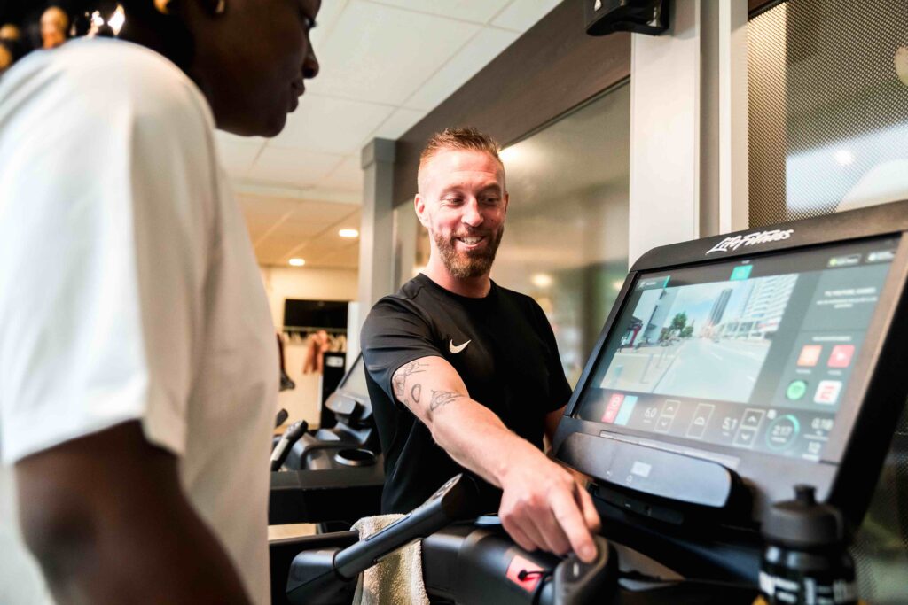 Uitleg loopband bij fitness Purmerend